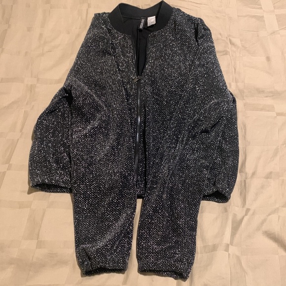 H&M woman’s black & metallic silver bomber jacket size 6 - Picture 2 of 5